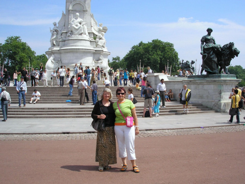 LONDYN-Na placu przed Pałacem - pomnik królowej Wiktorii #LONDYN