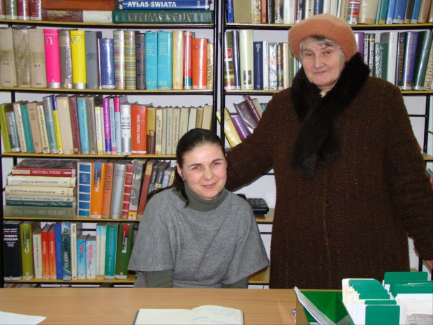 Spotkanie dwóch pokoleń bibliotekarzy pracujących w Gminnej Bibliotece. #Nowodwór