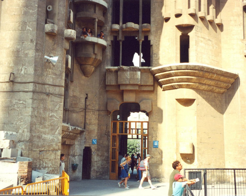 Hiszpania rok 1995 -cspacer po Barcelonie - katedra Sagrada Familia - wspomnienia