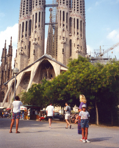 Hiszpania rok 1995 -cspacer po Barcelonie - katedra Sagrada Familia - wspomnienia