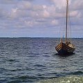 Samotna łódka #Łódka #jezioro