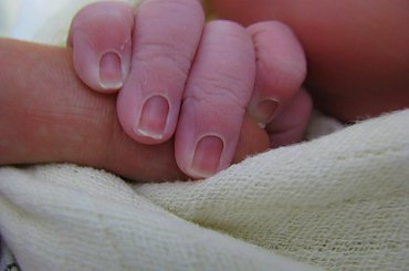 Pierwszy uścisk #narodziny #dłoń #dziecko