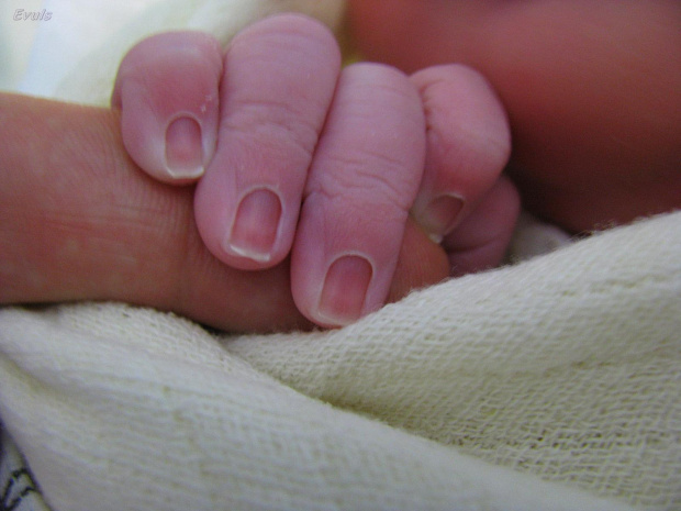 Pierwszy uścisk #narodziny #dłoń #dziecko