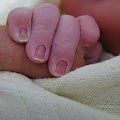 Pierwszy uścisk #narodziny #dłoń #dziecko