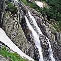 Wodospad Siklawa, najwyższy w Tatrach 64 m. Spada z progu Doliny Pięciu Stawów Polskich do Doliny Roztoki. #DolinaRoztoki #Siklawa #Tatry