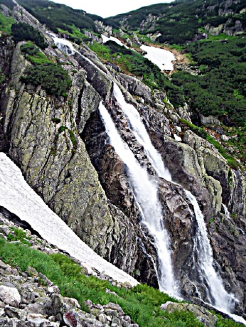 Wodospad Siklawa, najwyższy w Tatrach 64 m. Spada z progu Doliny Pięciu Stawów Polskich do Doliny Roztoki. #DolinaRoztoki #Siklawa #Tatry