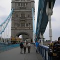 Ruchomy Most Tower Bridge przecinający rzekę Tamizę - symbol Londynu. #LONDYN