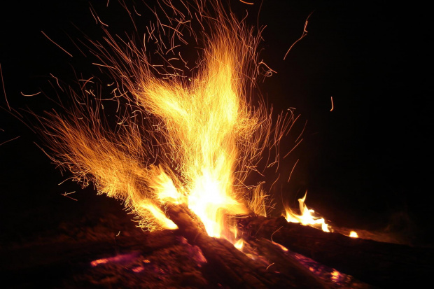 #ogień #ognisko #iskra