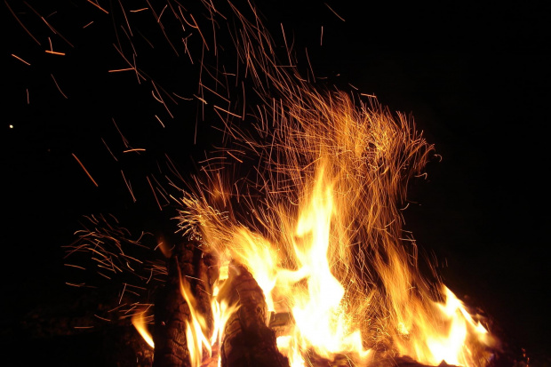 #ogień #ognisko #iskra