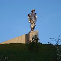 W Terchovej w 1688 r. urodził się Juraj Janosik - legendarny bohater ludowy, zbójnicki kapitan. Juraj Jánosík (zwany w Polsce swojsko Janosikiem) to postać jak najbardziej autentyczna. #Terchowa #Słowacja #Janosik #pomnik #góry #lasy