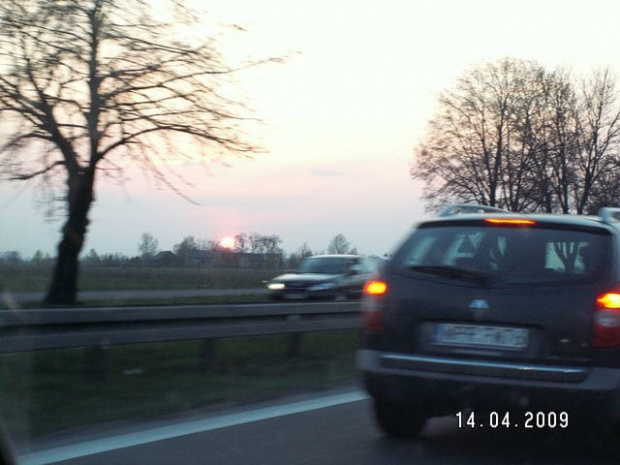 Zachód słońca z punktu widzenia kierowcy