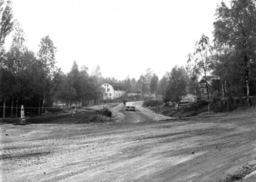 Ställdalsvägen under ombyggnad.
t.v. Hjulhuset
mitten. Wennerströms snickeri
Foto 28/9 1963.