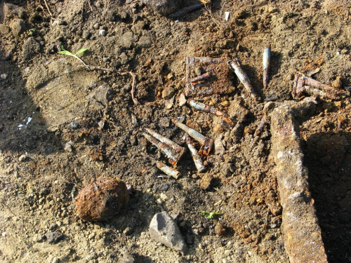 granat i naboje znalezione koło skrzynki