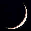 9.06.2005 Księżyc nad Zatoką Ryską. Poniżej środka widać górkę w środku krateru. Granica światła i cienia nazywa sie "terminator" nazwa ta będzie używana w opisach. #księżyc #ZatokaRyska