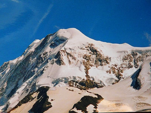 5.08.2001 Liskamm (4527 m).
Zdjęcie jak poprzednio, ogniskowa 200 mm, odległość 10 km. #Alpy #Liskamm #Szwajcaria