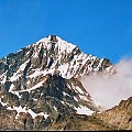 5.08.2001 Dent Blanche (4356 m). Zdjęcie robione z ok. Schwarzsee pod Matterhornem.
Aparat analogowy Pentax Espio 200, przy ogniskowej 200 mm. #Alpy #DentBlanche #Szwajcaria
