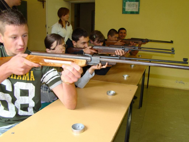 28 maja odbyły się I Międzyszkolne Zawody Strzeleckie o Nagrodę Dyrektora Zespołu Szkół w Sobieszynie. Konkurencje broń pneumatyczna, kbks, łuk #Sobieszyn #Brzozowa #Strzelanie