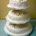 Tort z serduszkami cały biały #Wesele #tort #serca