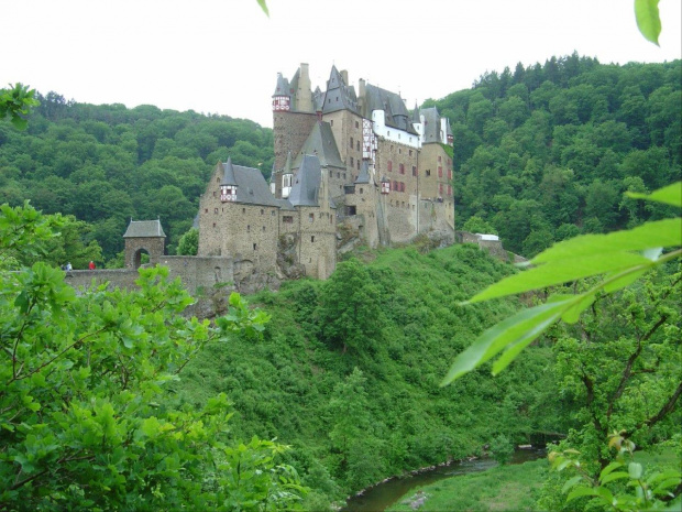 Burg Eltz #Burg #Eltz #Zamek #Niemcy #rzeka #las