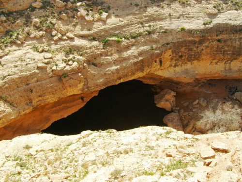 Gebel Nafusa - okolice Arhaybat - jezioro w kanionie
