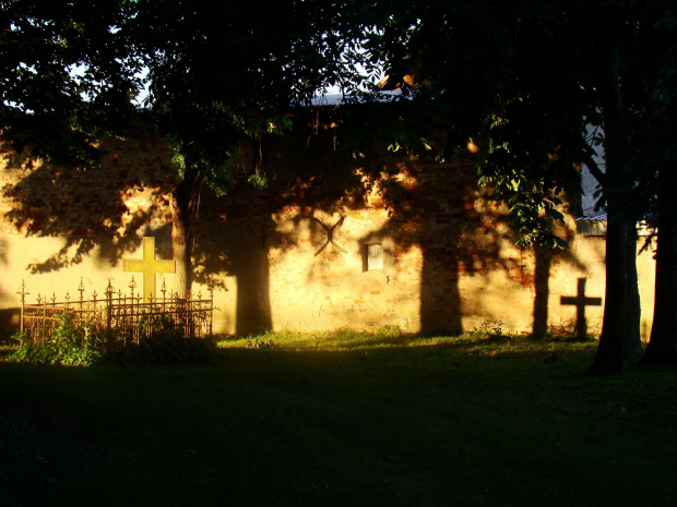 gra Swiatła o zachodzie słońca......przy kościółku w Luckow , gdzie mielismy werniaz malarstwa......