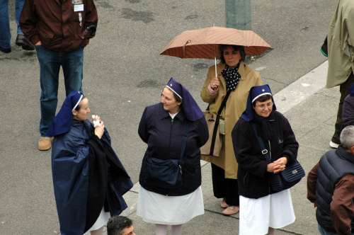 LOURDES-PLAC PRZED BAZYLIKĄ ' ESPLANADA' #LOURDES #MIASTA #BAZYLIKI