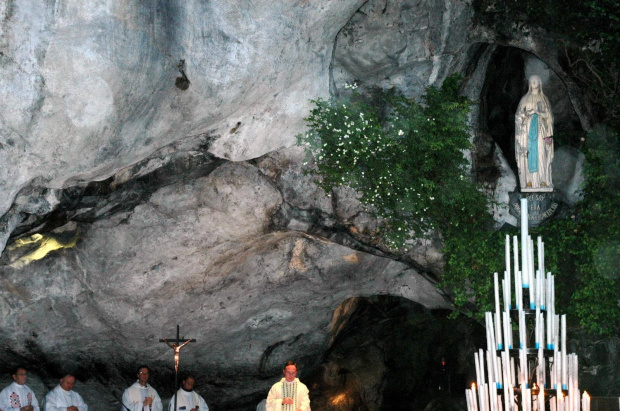 LOURDES-GROTA OBJAWIEŃ #LOURDES #MIASTA #BAZYLIKI