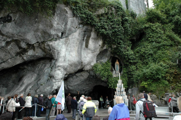 LOURDES-GROTA OBJAWIEŃ #LOURDES #MIASTA #BAZYLIKI