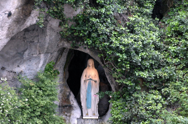 LOURDES-GROTA OBJAWIEŃ #LOURDES #MIASTA #BAZYLIKI