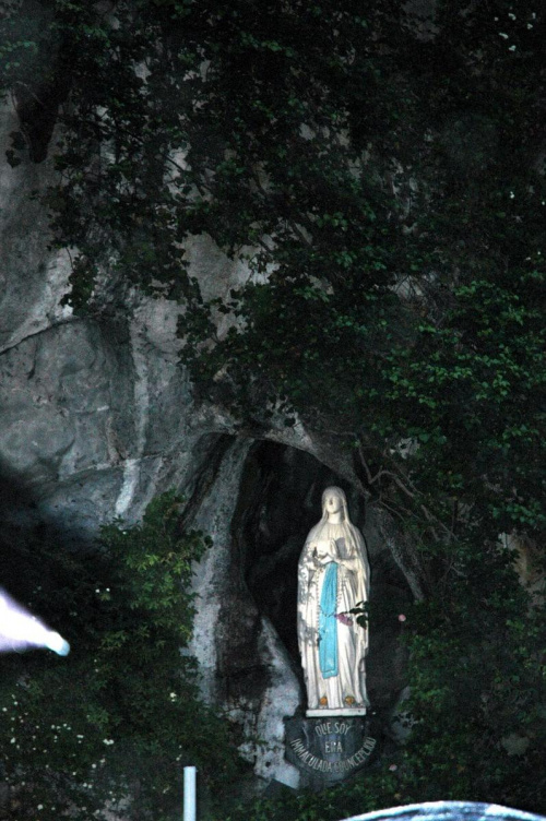 LOURDES-GROTA OBJAWIEŃ #LOURDES #MIASTA #BAZYLIKI