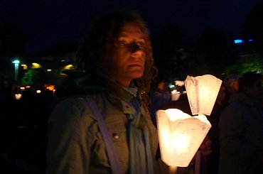 LOURDES-WIECZORNA PROCESJA ZE ŚWIECAMI #LOURDES #MIASTA #BAZYLIKI