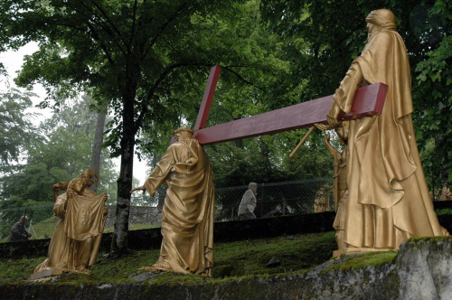 LOURDES-DROGA KRZYŻOWA #LOURDES #MIASTA #BAZYLIKI