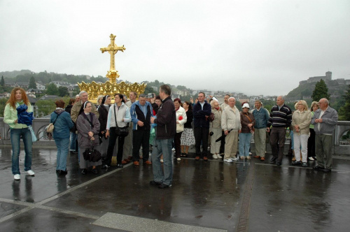 LOURDES-PIELGRZYMI #LOURDES #MIASTA #BAZYLIKI