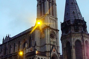 LOURDES - BAZYLIKA WIECZOREM #LOURDES #MIASTA #BAZYLIKI