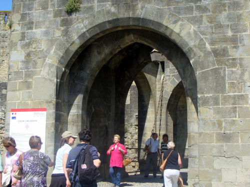 Carcassonne - potężne mury #CARCASSONNE #MIASTA
