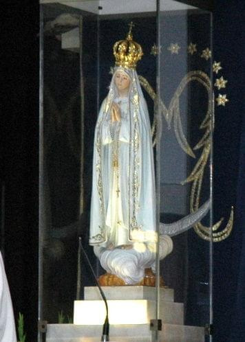 FATIMA-Kaplica Objawień figura- Dziewicy Maryi #FATIMA #MIASTA #SANKTUARIA