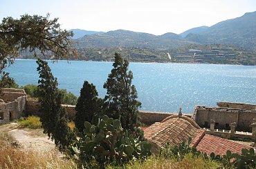 wędrówka po wyspie Spinalonga - Kreta #Elounda #WyspaSpinalonga #Kreta #morze #ZatokaMirambellou #lodzie #statki #fala