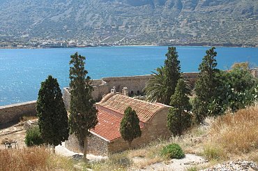widok ze szczytu wyspy Spinalonga #Elounda #WyspaSpinalonga #Kreta #morze #ZatokaMirambellou #lodzie #statki #fala