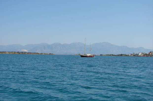 rejs na wyspę Spinalonga #Elounda #WyspaSpinalonga #Kreta #morze #ZatokaMirambellou #lodzie #statki #fala