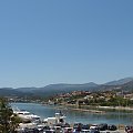 port Agios Nikolaos nad zatoką Mirambellou na Krecie #Kreta #wyspa #morze #zatoka #Mirambellou #jezioro #slodkie #Voulismeni #kaczki #ocean #wakacje #kolory #odbicia #jachty