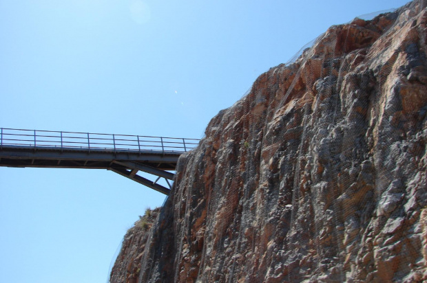 nad autostradą mosty i mosteczki na Krecie #Kreta #wyspa #morze #zatoka #Mirambellou #jezioro #slodkie #Voulismeni #kaczki #ocean #wakacje #kolory #odbicia #jachty