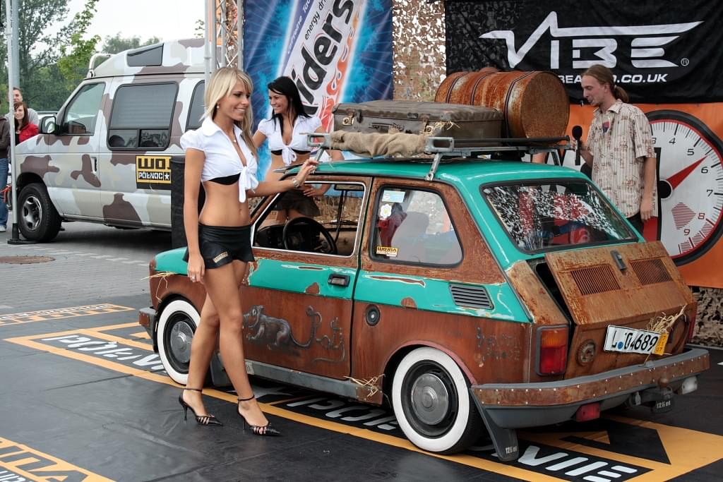 Fiat 500 и девушка