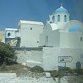 juz pierwsze mijane budynki widziane z za szyby autokaru robią na mnie wrażenie #Kreta #Santorini #morze #Thira #Oia #ocean