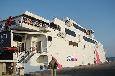 Tym katamaranem będziemy płynąć na wyspę Santorini #Kreta #Santorini #morze #Thira #Oia #ocean