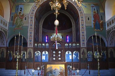 przepiękne zdjęcie wnętrza koscioła w Oia #Kreta #wyspa #Santorini #wyprawa #natura #mozre #ocean #zatoka #port #domy #biale #kolory #romantycznie