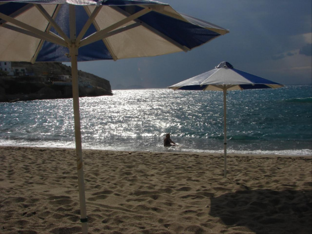 plaża nad zatoką Messaras #Matala #Kreta #groty #katakumby #morze #hipisi #plaża #słońce