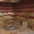 alabastrowy tron i misa w której król trzymał węże - symbol władzy #Kreta #Knossos #zabytki #archeologia