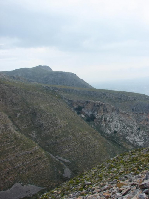 spacer wokół masywu Idhi Oros kanionem Irini #Kreta #KanionIrini #masyw #IdhiOros #gory #mgła