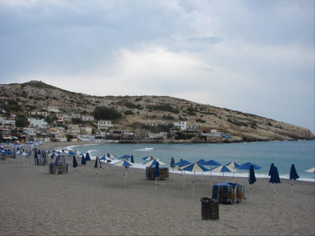plaża nad zatoką Messaras #Matala #Kreta #groty #katakumby #morze #hipisi #plaża #słońce