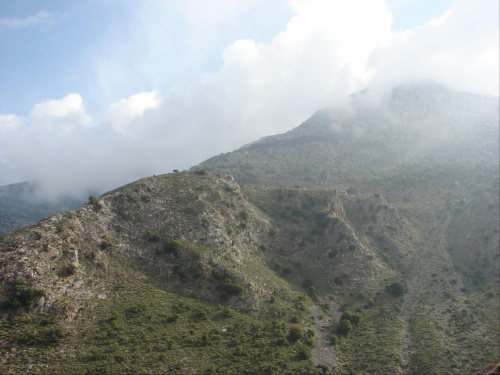 spacer wokół masywu Idhi Oros kanionem Agios Irini #Kreta #kanion #AgiosIrini #gory #kozy #wysokosc #mgła